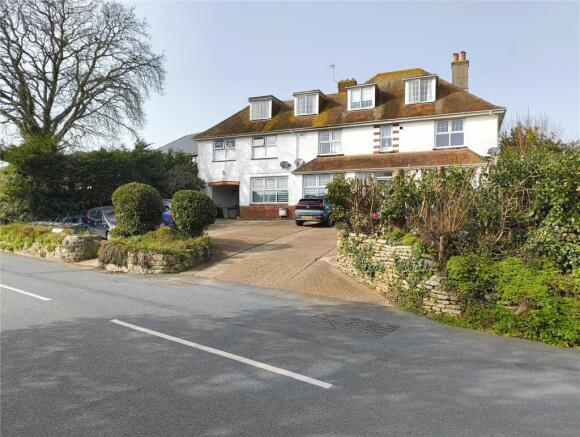 2 bed property, in Lane End Road, £155,000