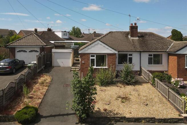 2 bed property, in Surrey Road, £235,000
