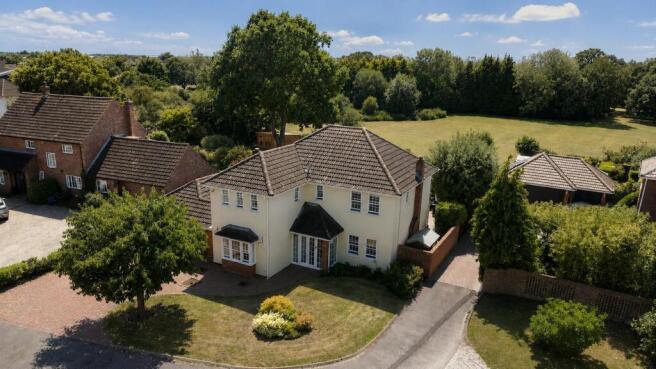 5 bed property, in Abbey Fields, £985,000