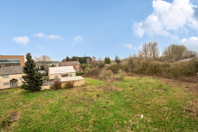 3 bed property, in Rossbottom Farm, £300,000