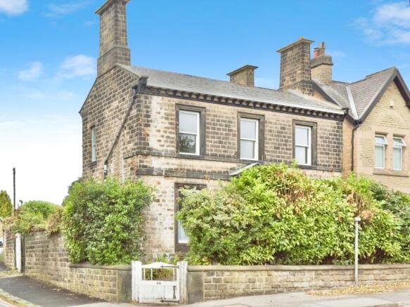3 bed property, in Huddersfield Road, £390,000