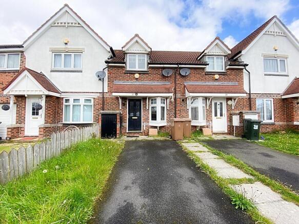 2 bed property, in Oakham Gardens, £100,000