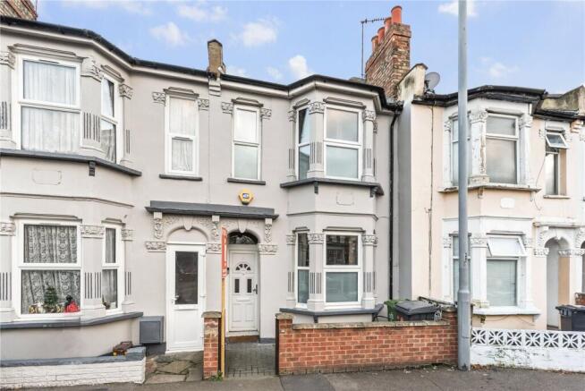3 bed property, in Blackhorse Lane, £625,000