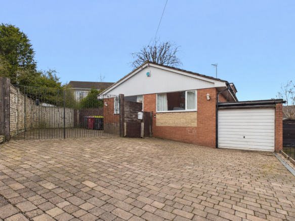 4 bed property, in Openshaw Drive, £285,000