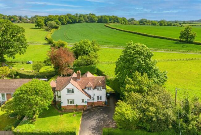 3 bed property, in Cold Ash Hill, £700,000