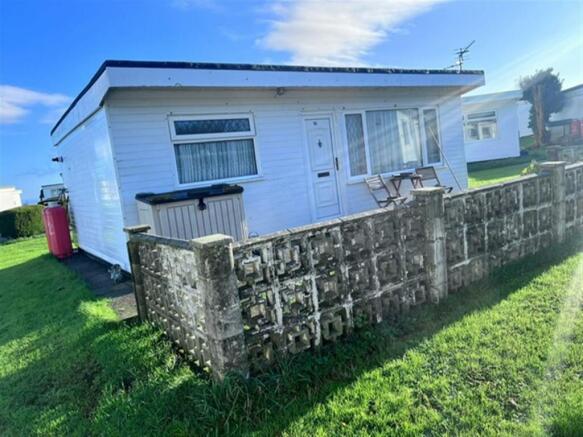 2 bed property, in Fort Road, £28,000