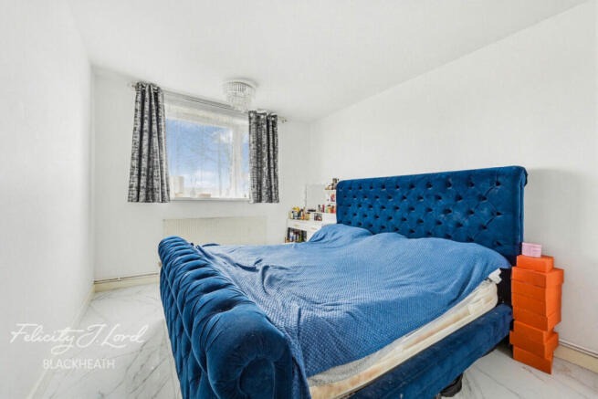 1 bed property, in Kirkham Street, £200,000