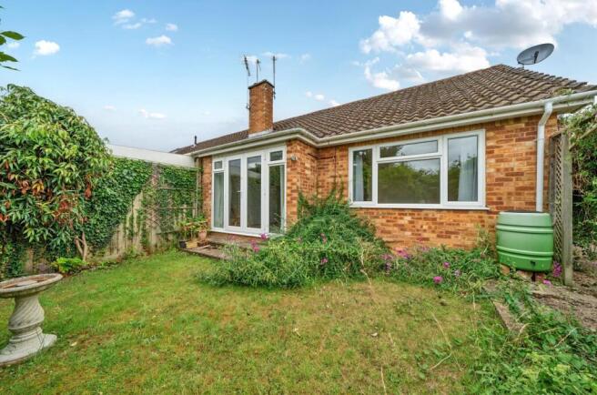 2 bed property, in Burns Close, £375,000