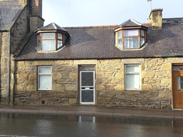 3 bed property, in 90 Moss Street, £110,000