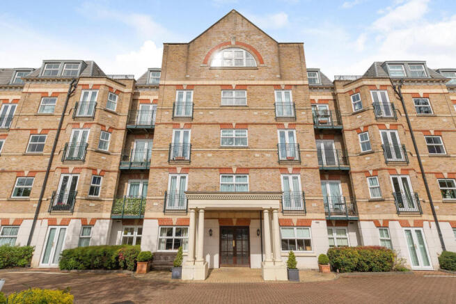 1 bed property, in The Vale, £375,000