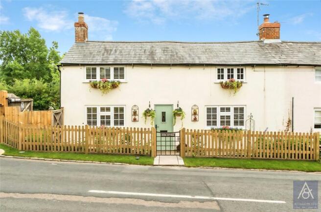 3 bed property, in Main Street, £450,000