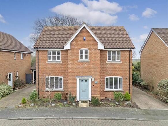 4 bed property, in Victory Lane, £525,000