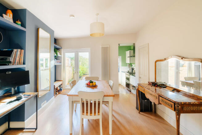 2 bed property, in Southville, £425,000