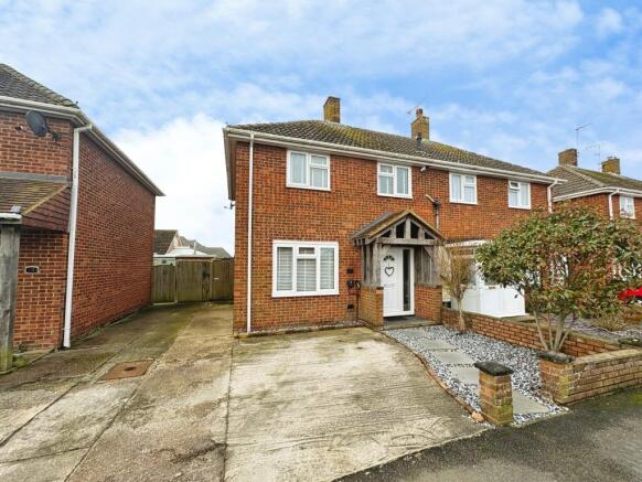 2 bed property, in The Derings, £260,000