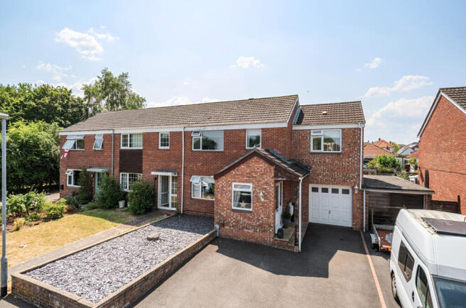 4 bed property, in Broughton Close, £350,000