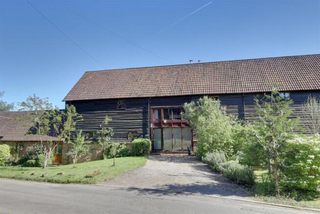 6 bed property, in Linton, £612,500