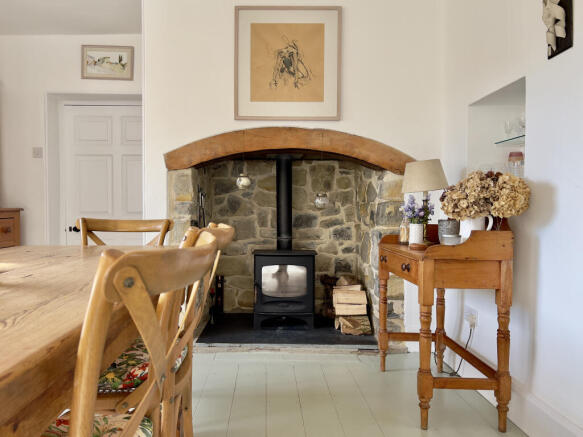 4 bed property, in Elegant and airy period home with mature generous gardens, £400,000