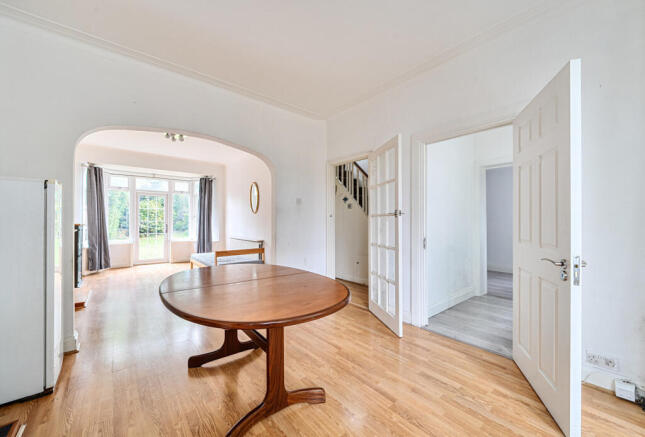 4 bed property, in Lodore Gardens, £625,000