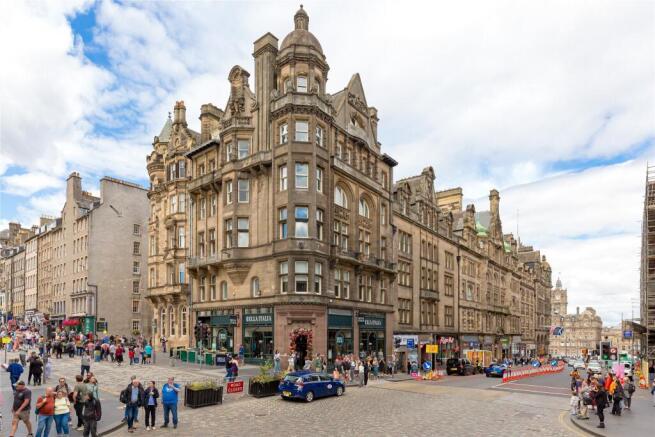 1 bed property, in North Bridge, £265,000