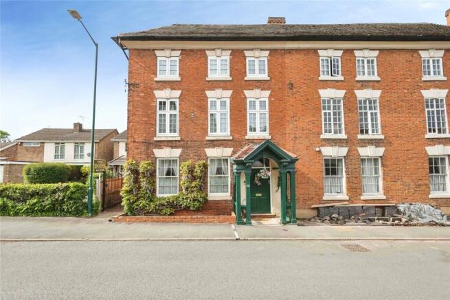 6 bed property, in Chester Road, £690,000