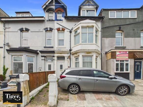 5 bed property, in Lytham Road, £100,000