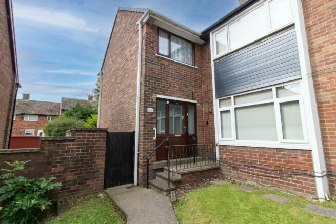 4 bed property, in Fulwell Road, £115,000