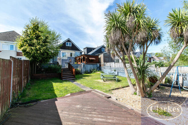 4 bed property, in Dowlands Road, £350,000