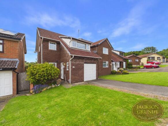 3 bed property, in Pembroke Way, £320,000