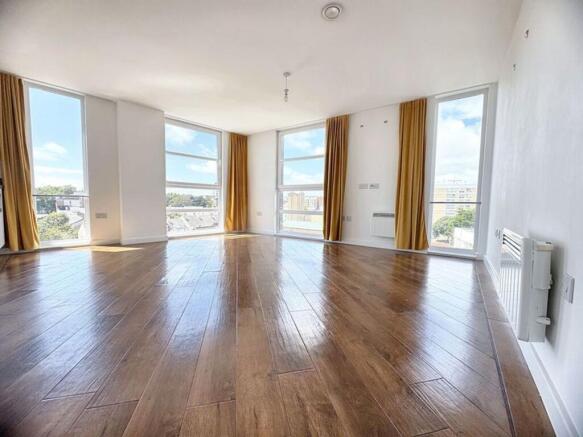 2 bed property, in College Street, £195,000