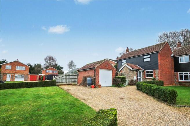 4 bed property, in Kensington Close, £425,000