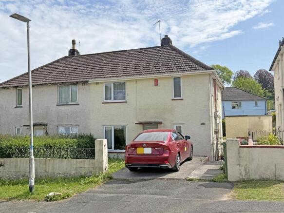 3 bed property, in Thames Gardens, £225,000