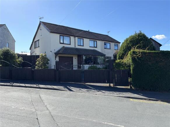 4 bed property, in Greenside Lane, £335,000