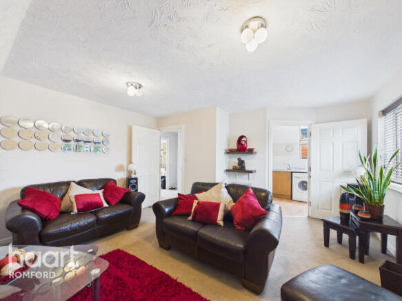 2 bed property, in Foxglove Road, £240,000