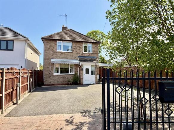 3 bed property, in Cross Road, £499,000