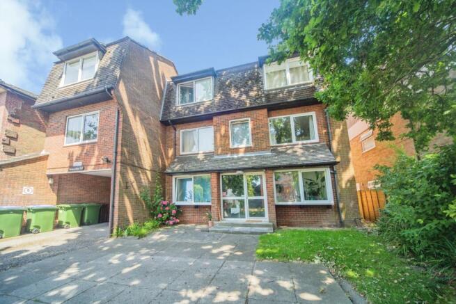 1 bed property, in Millbrook Road East, £150,000