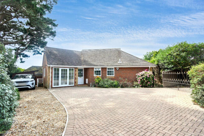 3 bed property, in Lymington Road, £649,950