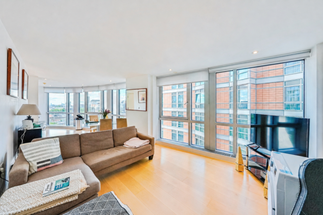 1 bed property, in Fairmont Avenue, £320,000