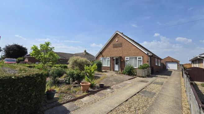 2 bed property, in Seagate Road, £240,000