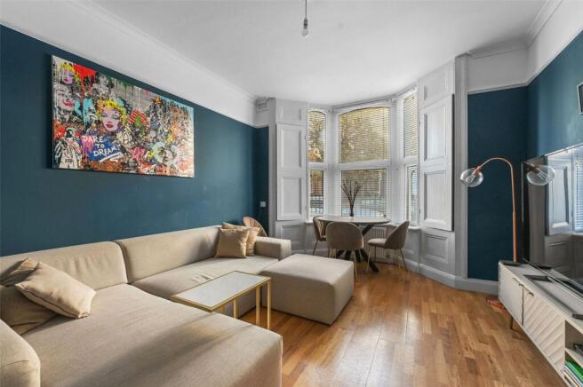 3 bed property, in Dunlace Road, £650,000