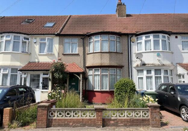 3 bed property, in 65 Westfield Gardens, £425,000