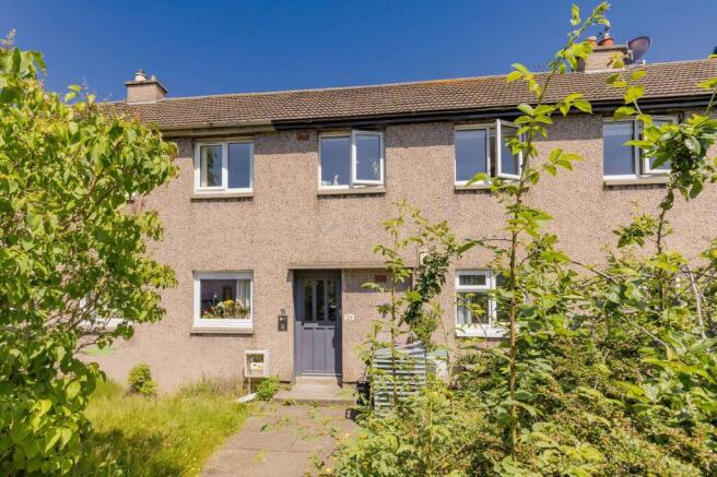 1 bed property, in 25/3 Christian Crescent, £130,000