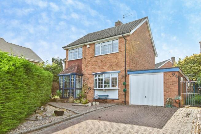 4 bed property, in Mansfields Croft, £475,000
