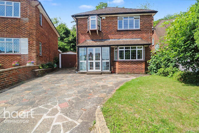 4 bed property, in St Aubyns Gardens, £900,000