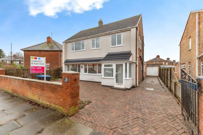 4 bed property, in Lexden Avenue, £250,000