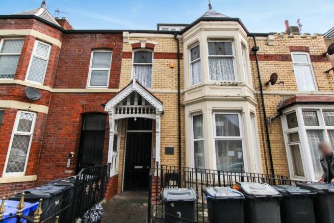 1 bed property, in 47 St. Andrews Road South, £70,000