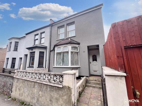 3 bed property, in Waldeck Road, £280,000