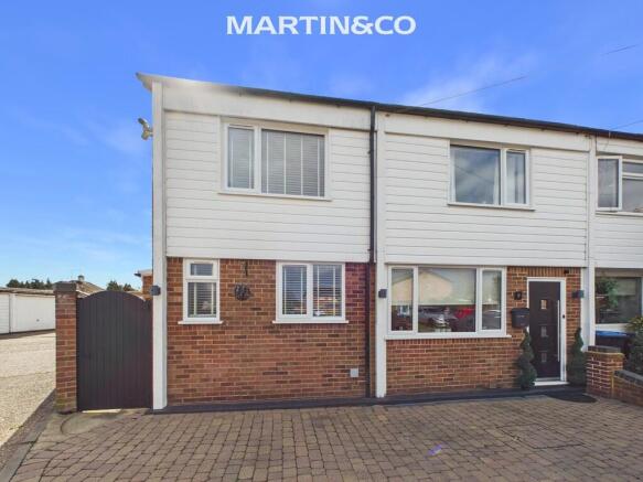 4 bed property, in Harcourt Close, £650,000