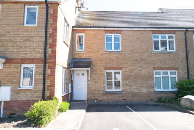 2 bed property, in Tankerton Road, £245,000