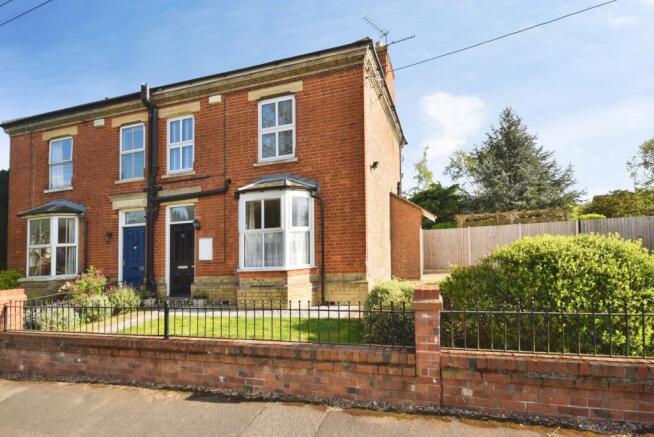 3 bed property, in Birthorpe Road, £340,000