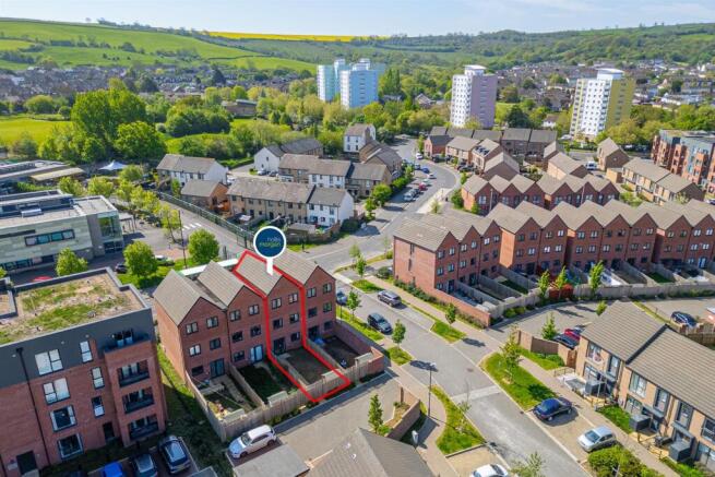 4 bed property, in William Jessop Way, £260,000